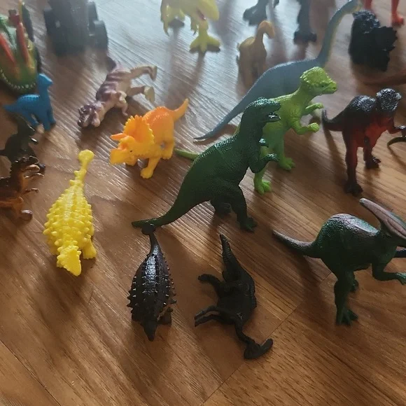 Dinosaur Toy Set for Kids 39 Total - Picture 2 of 6